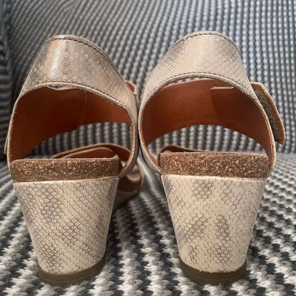 Taos carousel 2 gold sandal wedge heel women’s shoe size 9-9.5 - Picture 5 of 10